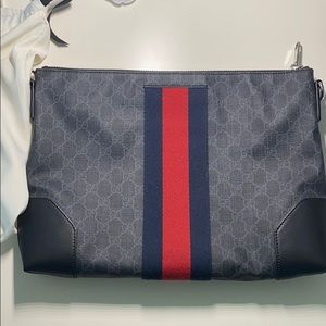 Authentic Gucci GG SUPREME MESSENGER BAG